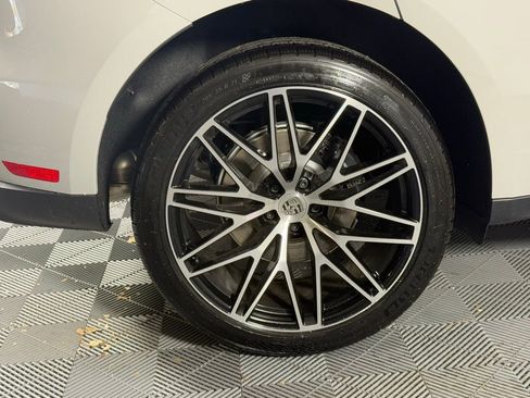 Certified 2026 Porsche Macan image 13