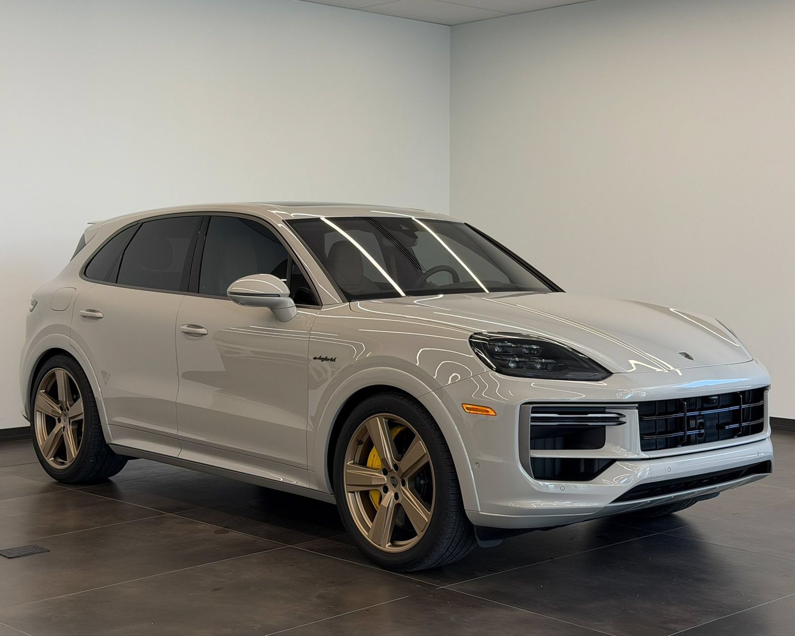 Used 2025 Porsche Cayenne Turbo AWD/4WD image 3