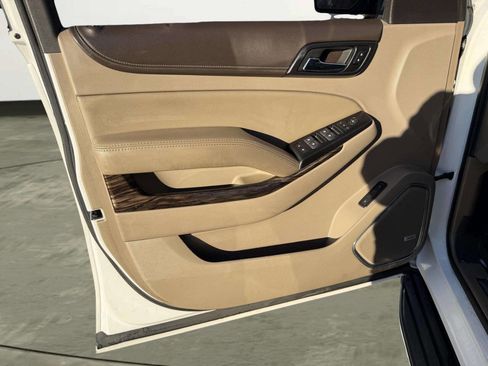 Used 2019 GMC Yukon XL SLT w/ Open Road Package AWD/4WD image 17