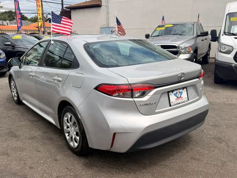 Used 2023 Toyota Corolla LE FWD image 5