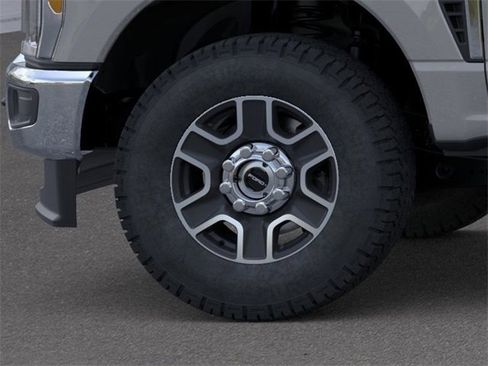 New 2025 Ford F250 XLT w/ FX4 Off-Road Package image 19