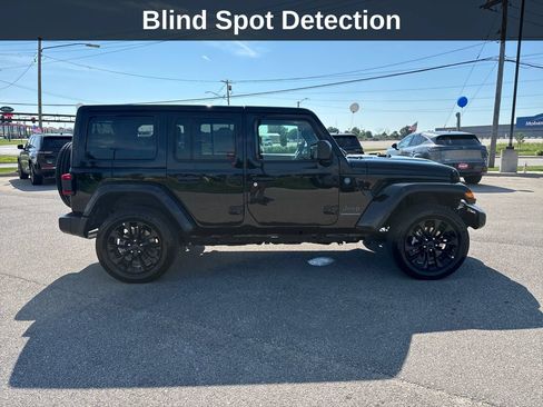 Used 2025 Jeep Wrangler Unlimited Sahara w/ Safety Group AWD/4WD image 8