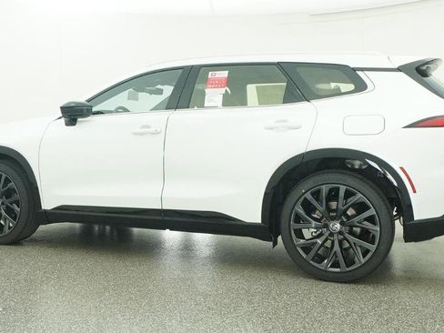 New 2026 Toyota Crown Signia Limited image 9