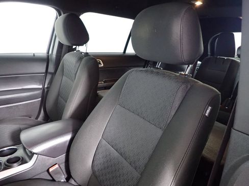 Used 2013 Ford Explorer XLT FWD image 21