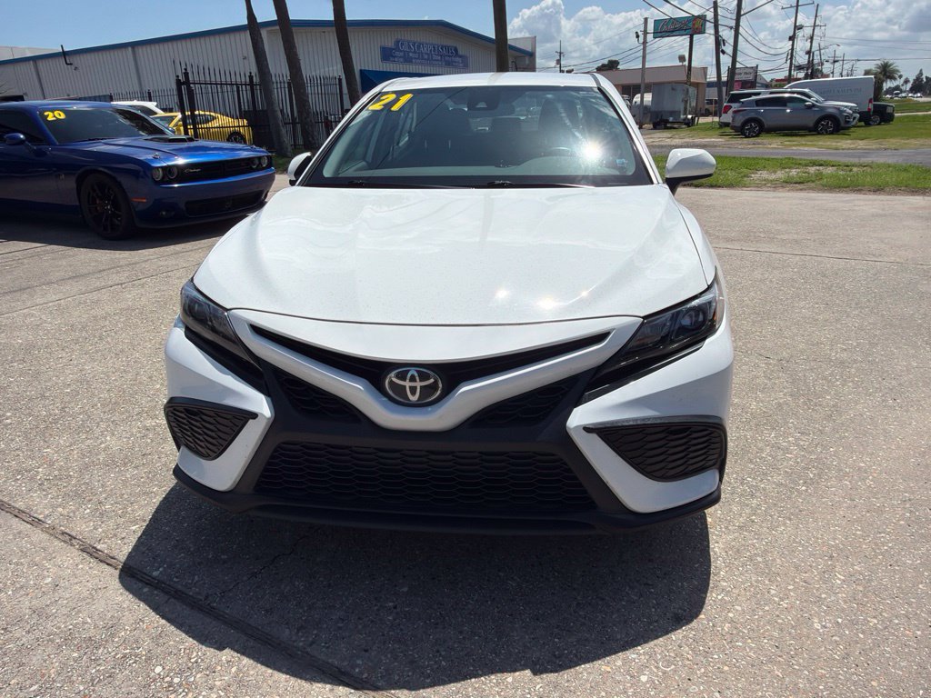 Used 2021 Toyota Camry SE FWD image 3