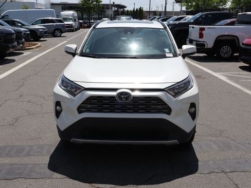 Used 2020 Toyota RAV4 Limited FWD image 3