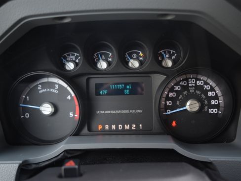 Used 2016 Ford F250 XLT w/ Camper Package image 3