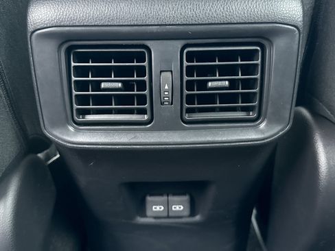 Used 2025 Toyota RAV4 XLE AWD/4WD image 19
