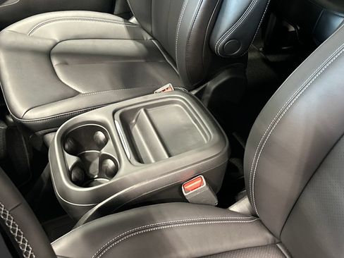New 2027 Chrysler Pacifica Select AWD/4WD image 23