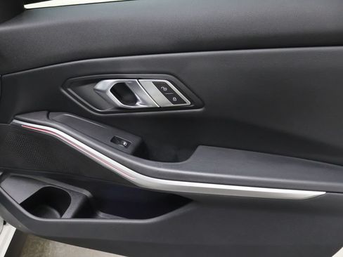 Used 2022 BMW 330i Sedan w/ M Sport Package RWD image 11