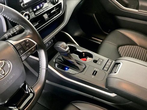 Used 2021 Toyota Highlander XSE image 17