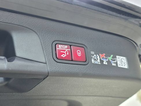 Used 2025 Mercedes-Benz GLS 450 4MATIC image 16