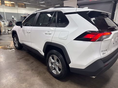 Used 2025 Toyota RAV4 LE AWD/4WD image 5