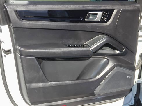 Used 2020 Porsche Cayenne image 16