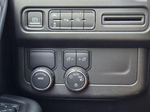Used 2023 Chevrolet Suburban LT RWD image 25