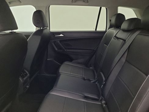 Used 2020 Volkswagen Tiguan SE AWD/4WD image 18