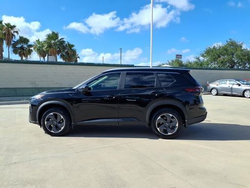 Used 2024 Nissan Rogue SV w/ SV Premium Package FWD image 2