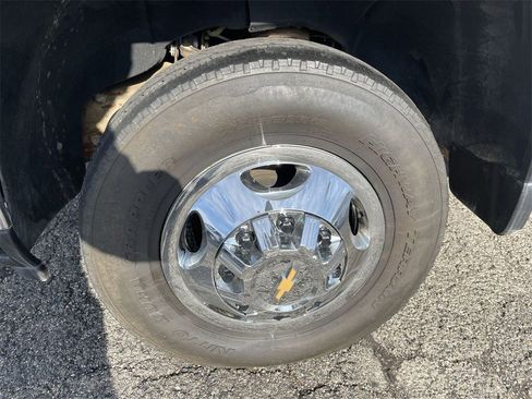 Used 2024 Chevrolet Silverado 3500 LT w/ Convenience Package image 2