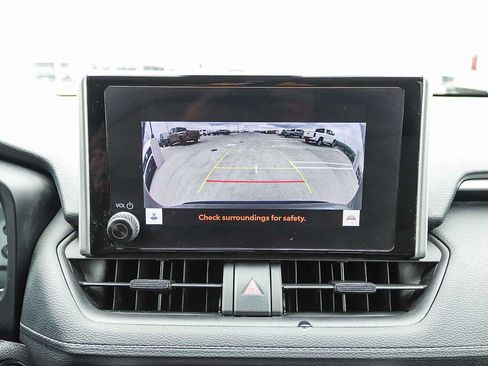 Used 2025 Toyota RAV4 XLE AWD/4WD image 25