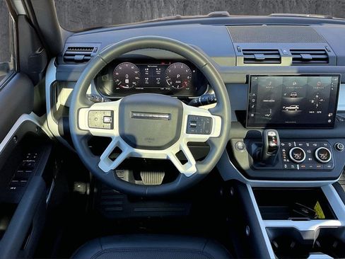 Used 2025 Land Rover Defender 110 S image 8
