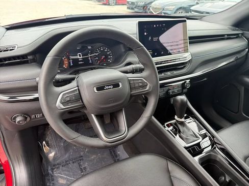 Used 2025 Jeep Compass Latitude w/ Altitude Special Edition AWD/4WD image 13