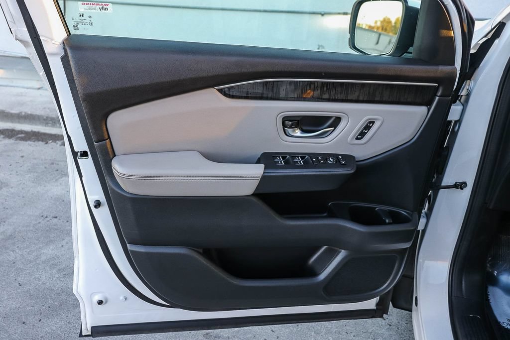 Used 2023 Honda Pilot Elite image 25