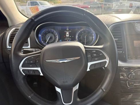 Used 2016 Chrysler 300 Limited image 9