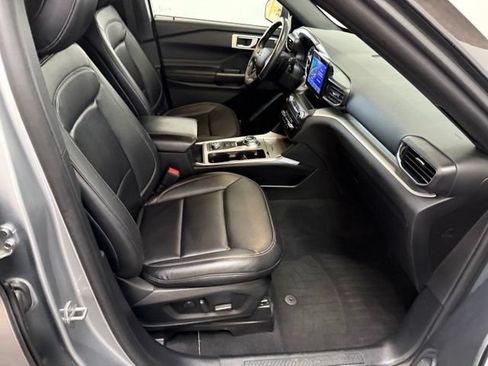 Used 2020 Ford Explorer XLT w/ Equipment Group 202A AWD/4WD image 38