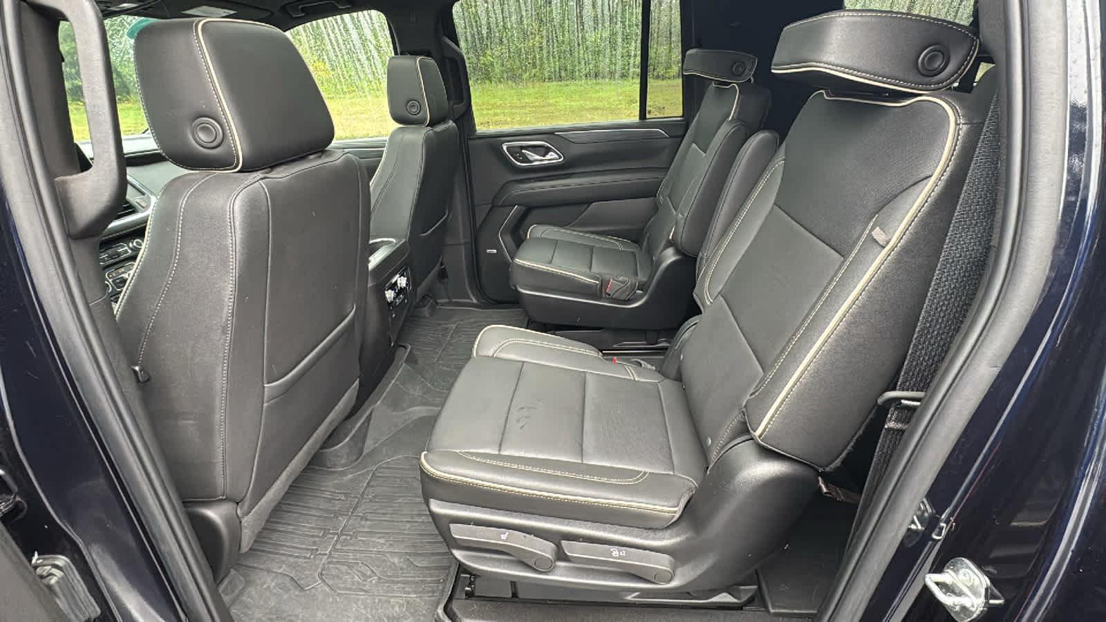 Certified 2023 GMC Yukon XL SLT w/ SLT Premium Package AWD/4WD image 14