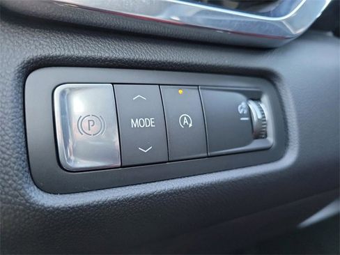 Used 2025 GMC Acadia Elevation image 31