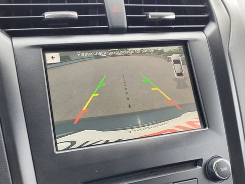 Used 2018 Ford Fusion SE w/ Equipment Group 201A FWD image 20