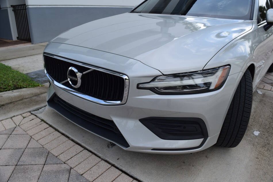 Used 2019 Volvo S60 T5 Momentum w/ Multimedia Package FWD image 9