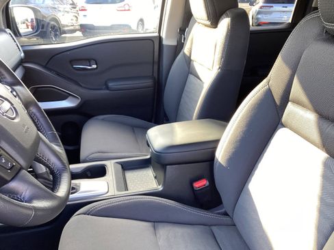 Used 2024 Nissan Frontier SV w/ SV Convenience Package image 12