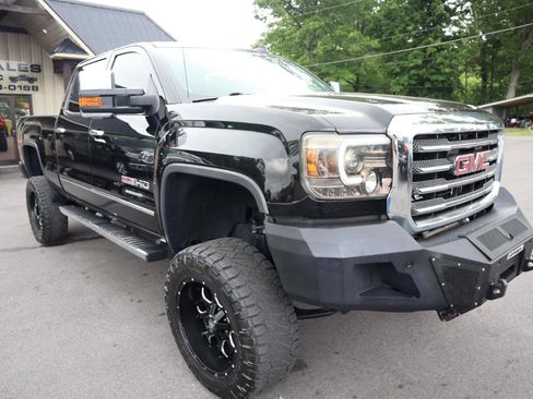 Used 2016 GMC Sierra 2500 SLT w/ All-Terrain HD Package AWD/4WD image 3
