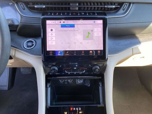 Used 2023 Jeep Grand Cherokee Limited image 30