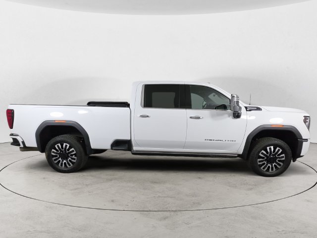 Certified 2025 GMC Sierra 3500 Denali Ultimate AWD/4WD image 4