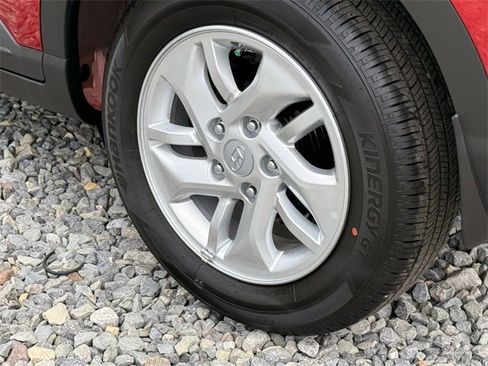 Used 2025 Hyundai Venue SE image 18