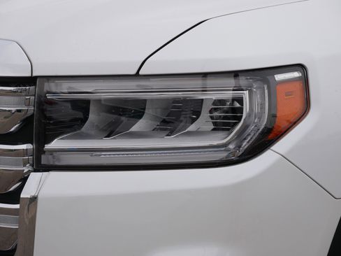 Used 2023 GMC Acadia SLT w/ Preferred Package image 16