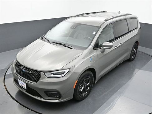 Used 2021 Chrysler Pacifica Touring-L w/ S Appearance Package image 20
