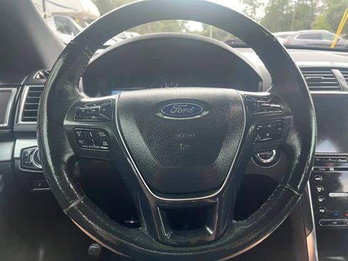 Used 2018 Ford Explorer Limited w/ Equipment Group 301A AWD/4WD image 19