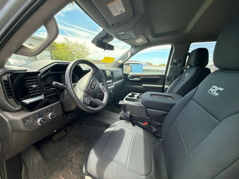 Used 2023 GMC Sierra 1500 SLE AWD/4WD image 3