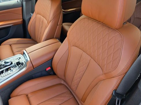 New 2026 BMW X7 M60i image 9