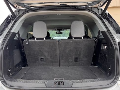 Used 2022 Ford Explorer Limited w/ Equipment Group 301A AWD/4WD image 16