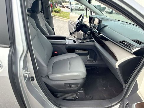 Used 2024 Toyota Sienna XLE image 31
