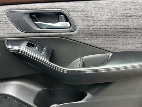 Used 2023 Nissan Rogue SV image 23