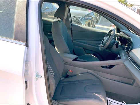 Used 2025 Hyundai Elantra SEL FWD image 7