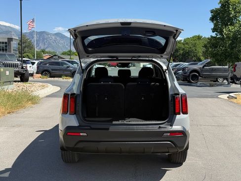 Used 2022 Kia Sorento LX AWD/4WD image 11