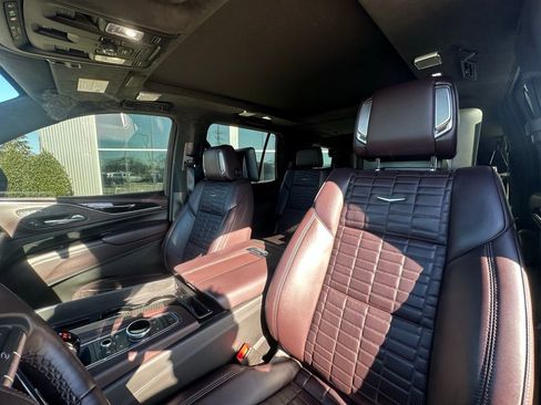 Used 2023 Cadillac Escalade Sport Platinum w/ Heavy-Duty Trailer Package image 10