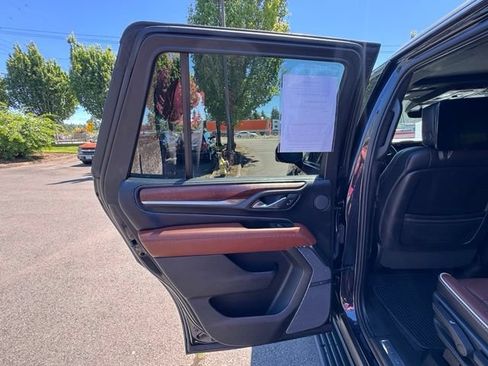 Used 2023 GMC Yukon Denali Ultimate AWD/4WD image 10
