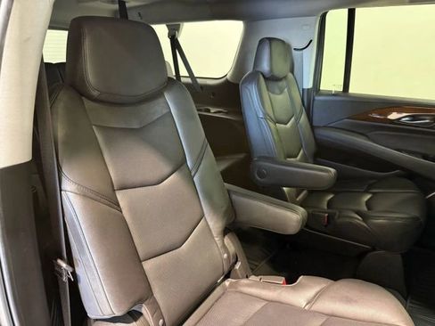 Used 2019 Cadillac Escalade ESV Luxury image 32